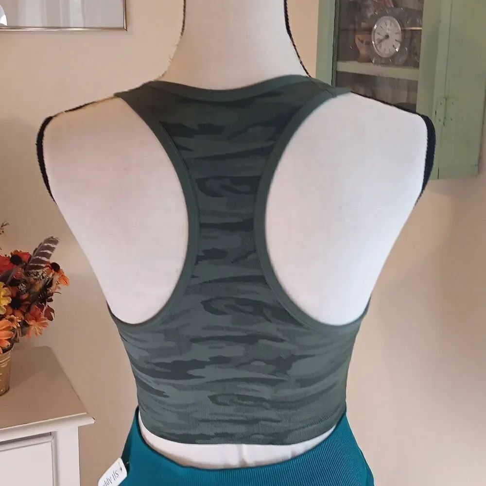 Pro-Fit Seamless  Sport Bra - Picture 3 of 7